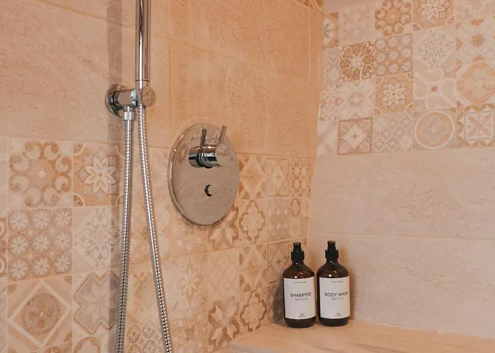 The Martinez's House * مارتينا فرانكا